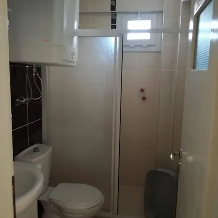 Spacious 4br And 2ba Private Pool In